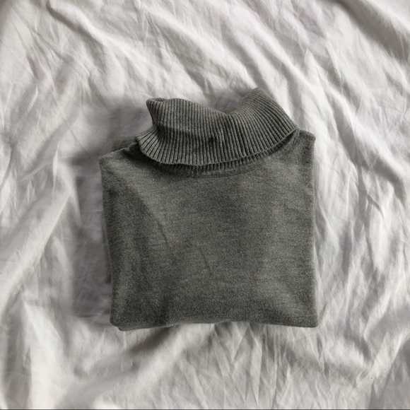 Grey turtleneck sweater - Picture 3 of 7